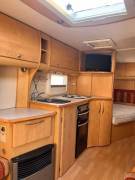 Bailey senator twin axle fixed bed 2008