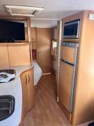 Bailey senator twin axle fixed bed 2008