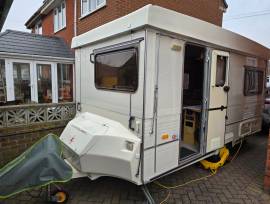 GOBUR CLUBMAN FOLDING CARAVAN